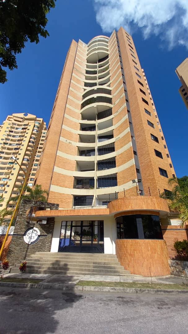Modern and Spacious Apartment - Apartamento en Las Chimeneas